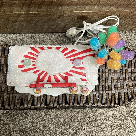 Department 56 "Dottie's Gumdrop Diner" Lighted Christmas 2004 COLLECTIBLE - Picture 6 of 13